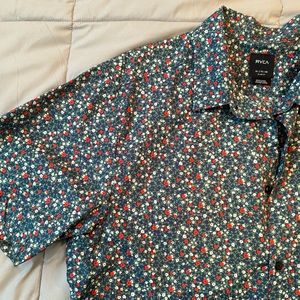 RVCA SLIM FIT BUTTON UP. SIZE XL SHORT SLEEVE